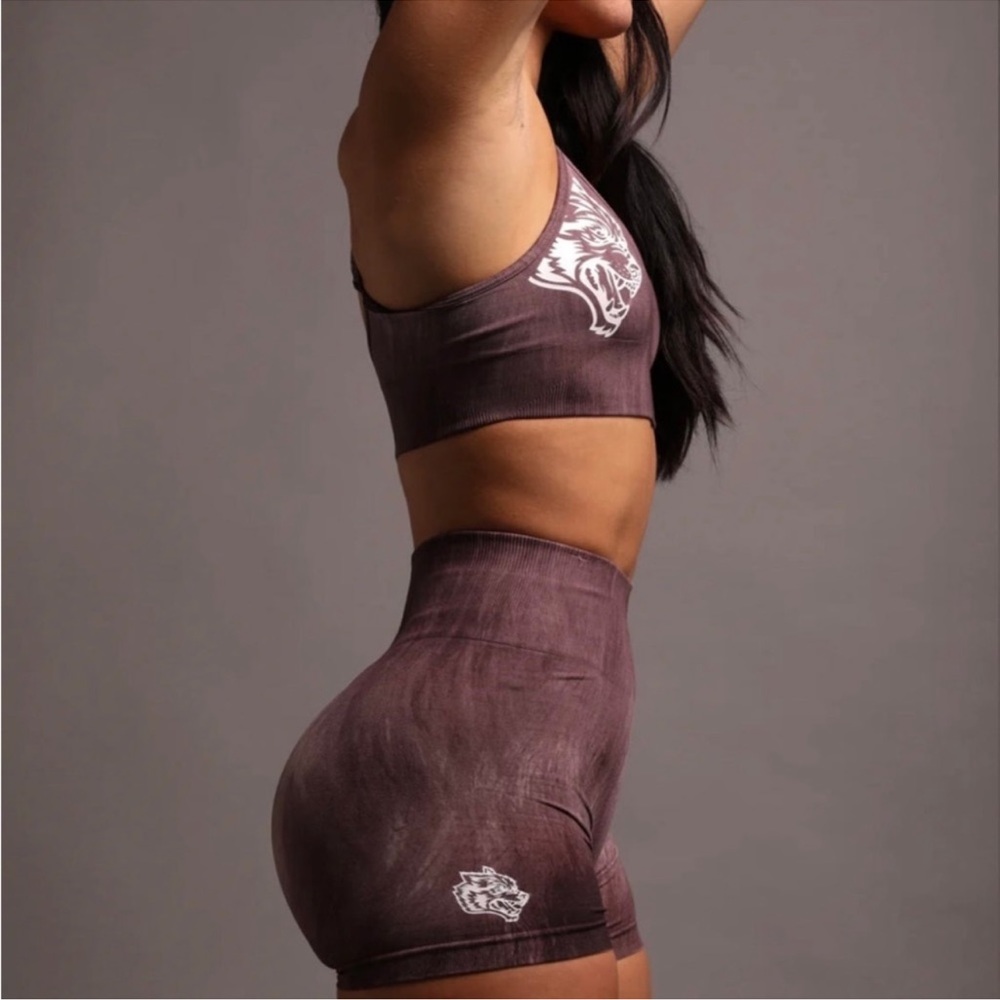 NWT Darc Sport She Wolves Everson Seamless Shorts in Purple Dusk Wolf Fur